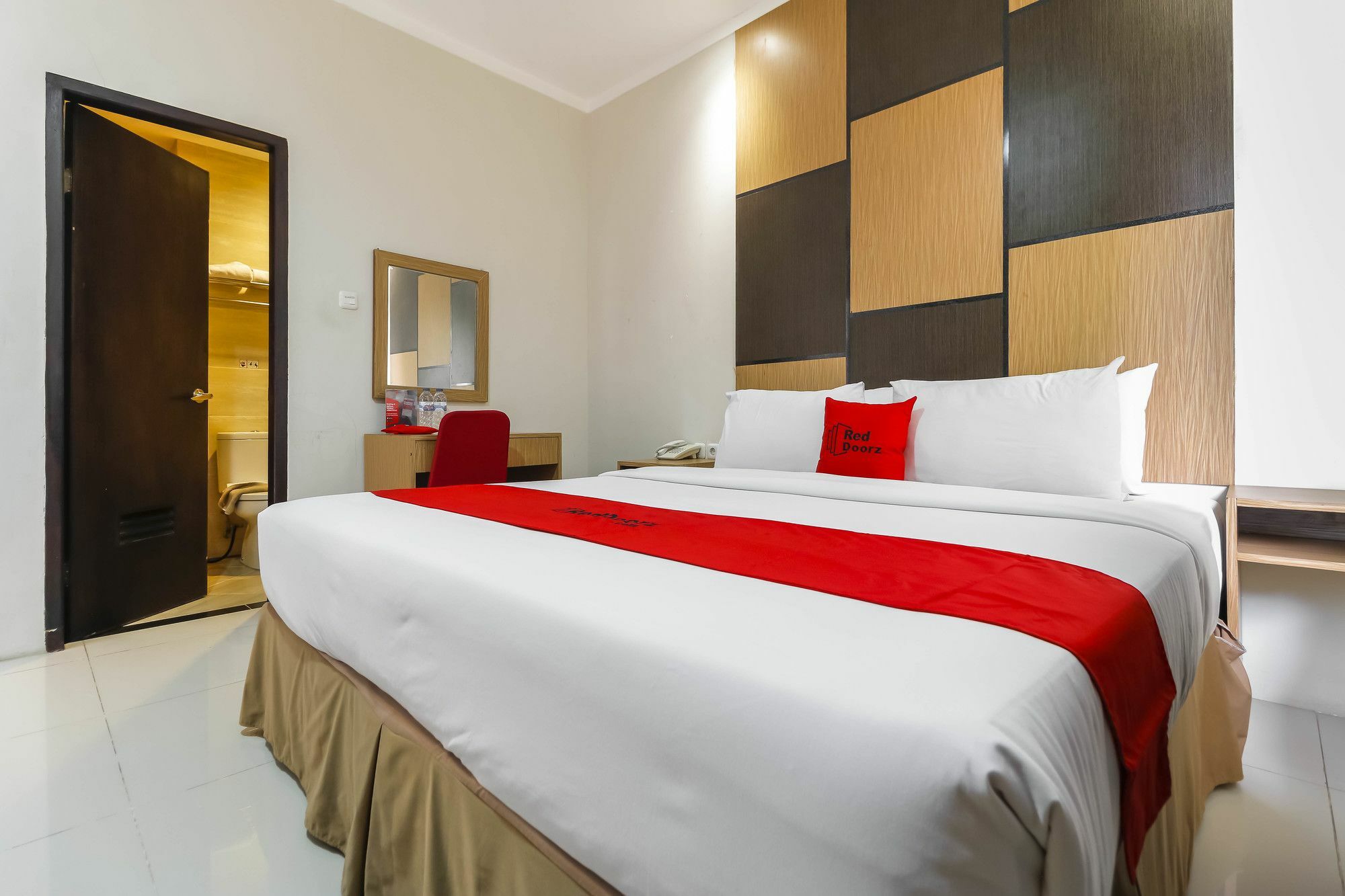 Reddoorz Plus Near Pantai Losari Hotel Makassar Luaran gambar