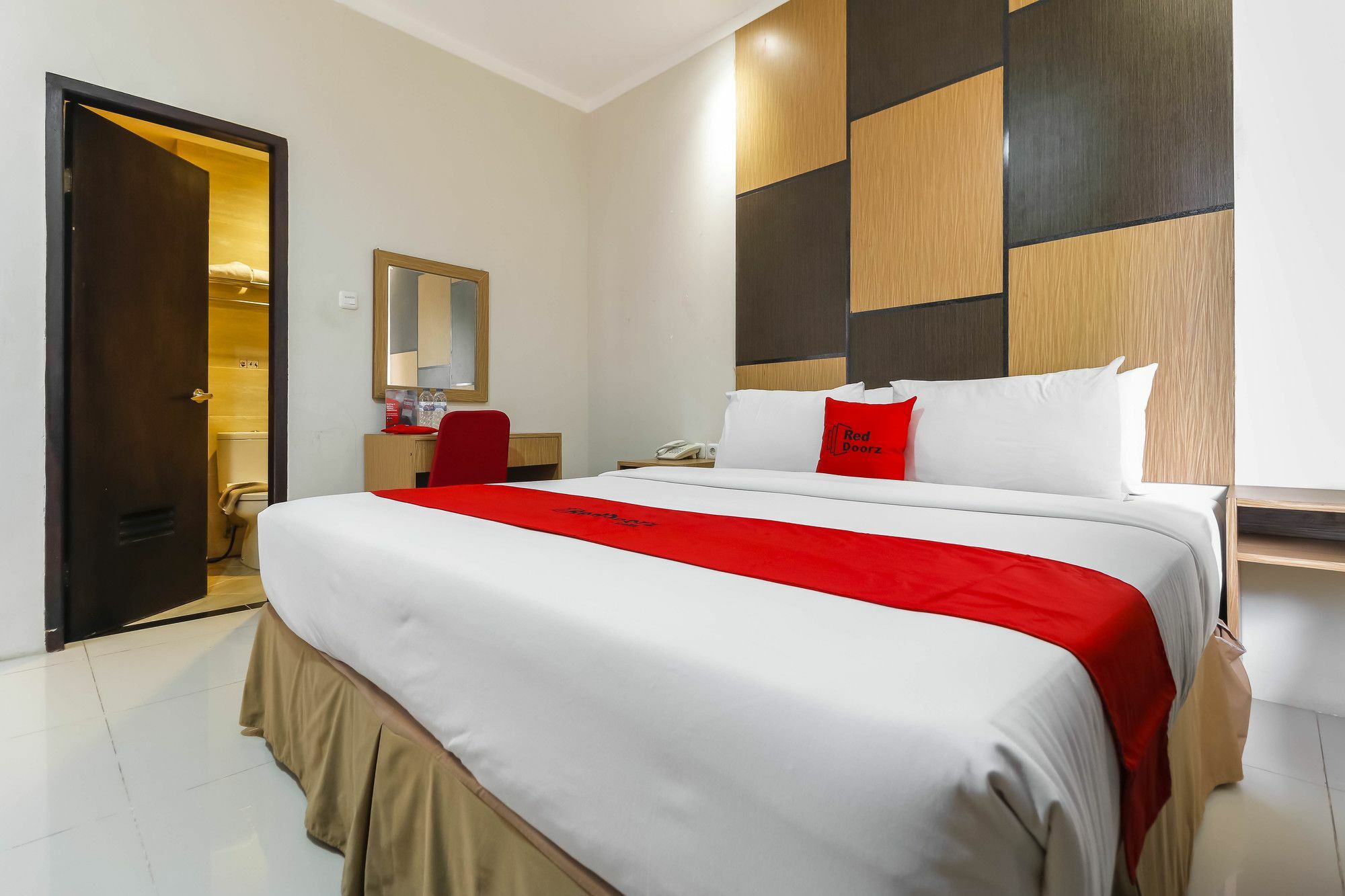 Reddoorz Plus Near Pantai Losari Makassar Luaran gambar