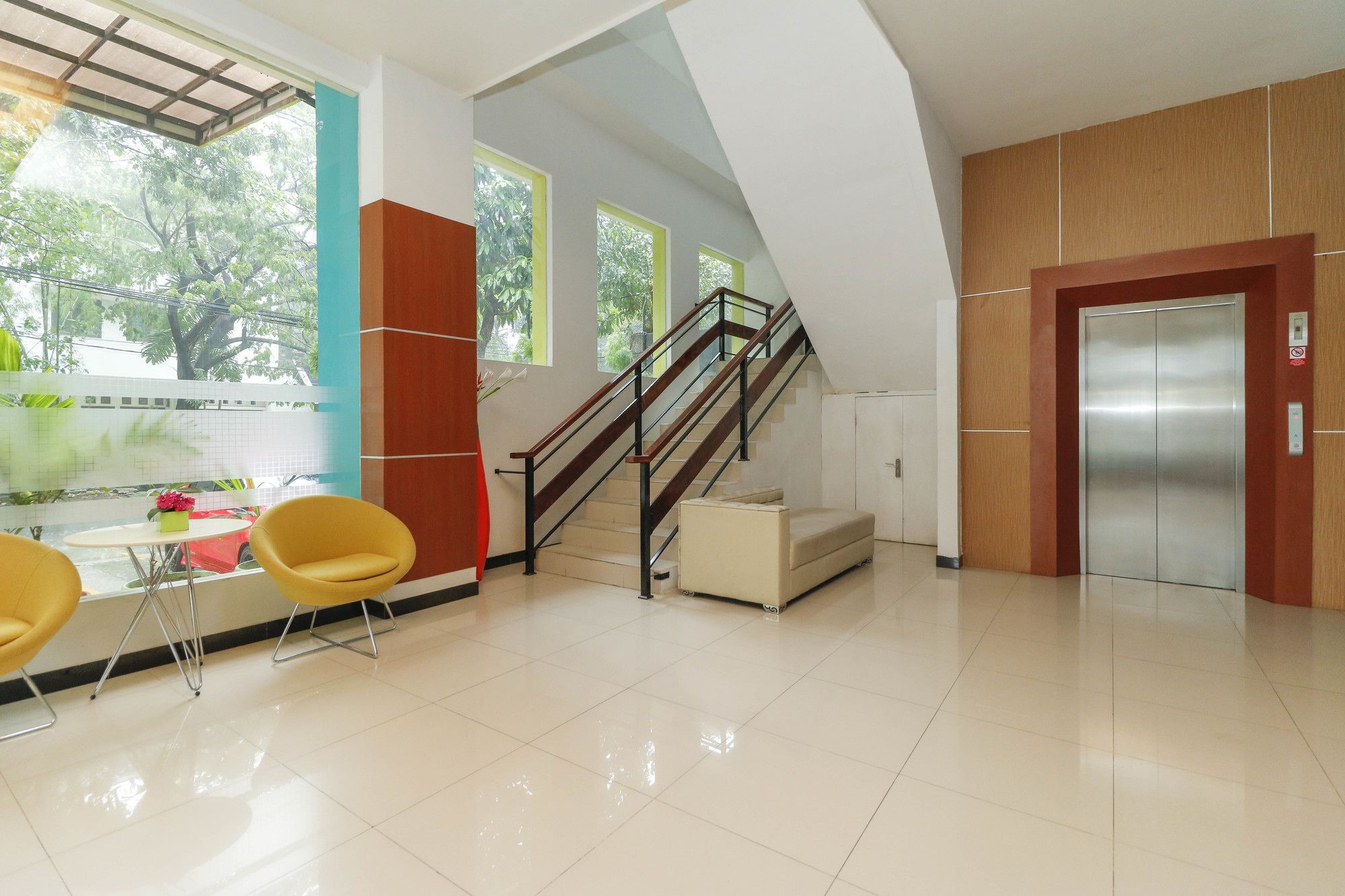 Reddoorz Plus Near Pantai Losari Hotel Makassar Luaran gambar