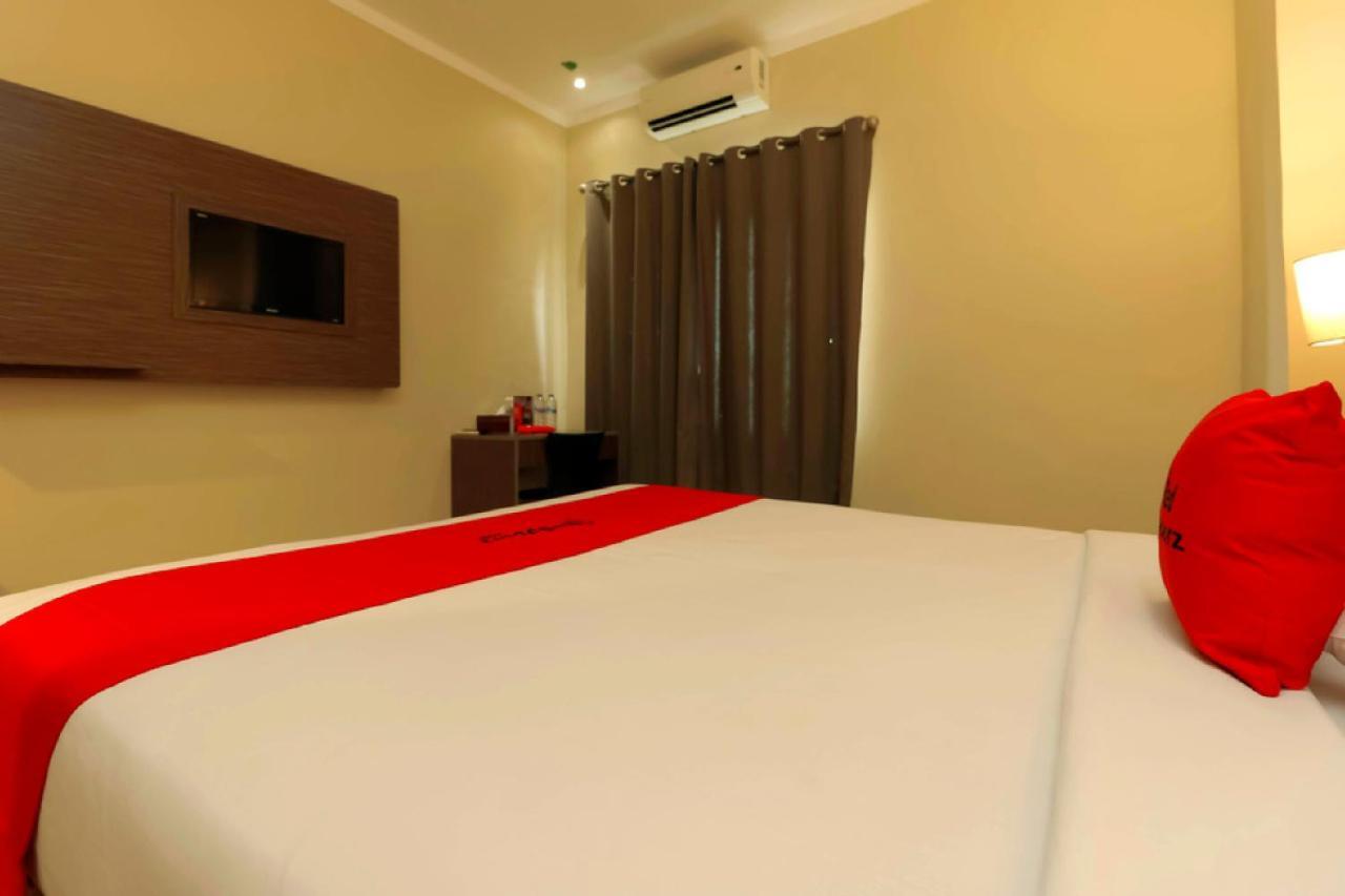 Reddoorz Plus Near Pantai Losari Hotel Makassar Luaran gambar